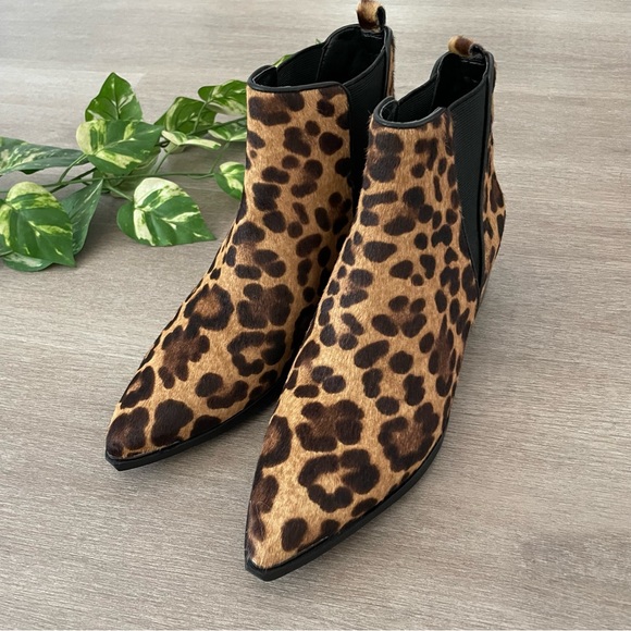 🆕 Marc Fisher Women’s Yale Print Pointed Toe Chelsea Bootie Animal Print 7.5 - Picture 2 of 5